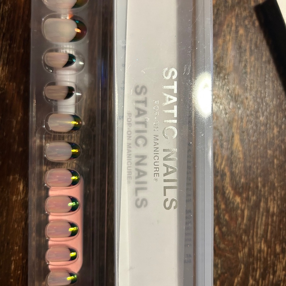 Press on nails